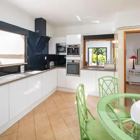 Sleeps 6 Pool Air Con T607850 *