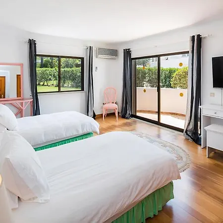 Villa Sleeps 6 Pool Air Con T607850