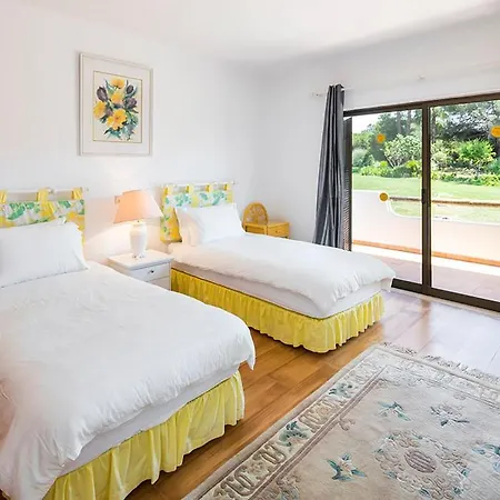 Sleeps 6 Pool Air Con T607850